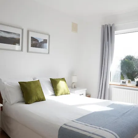 Seanacnoc Overlooking Bay *