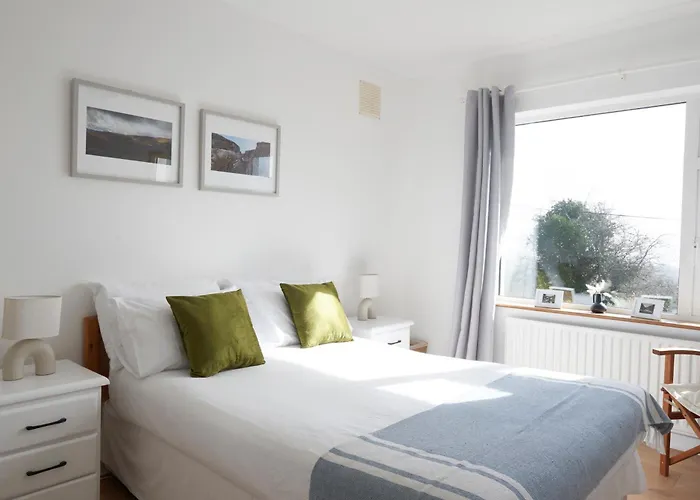 Seanacnoc Overlooking Bay *