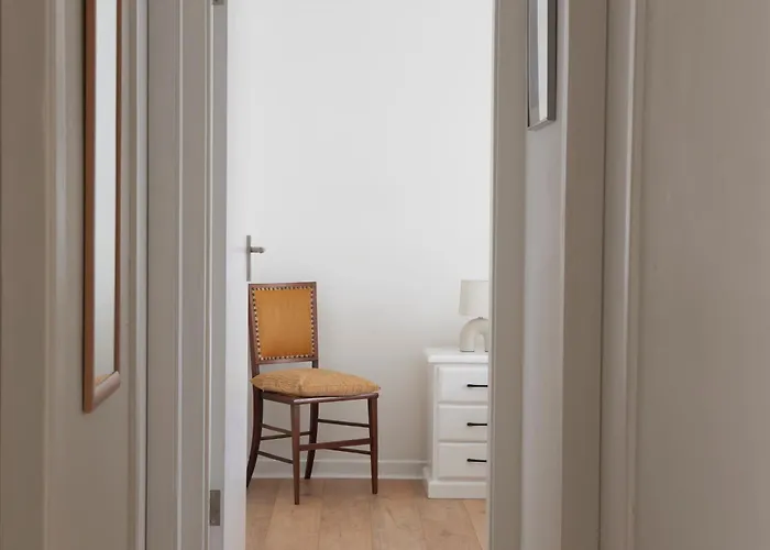 Seanacnoc Overlooking Bay